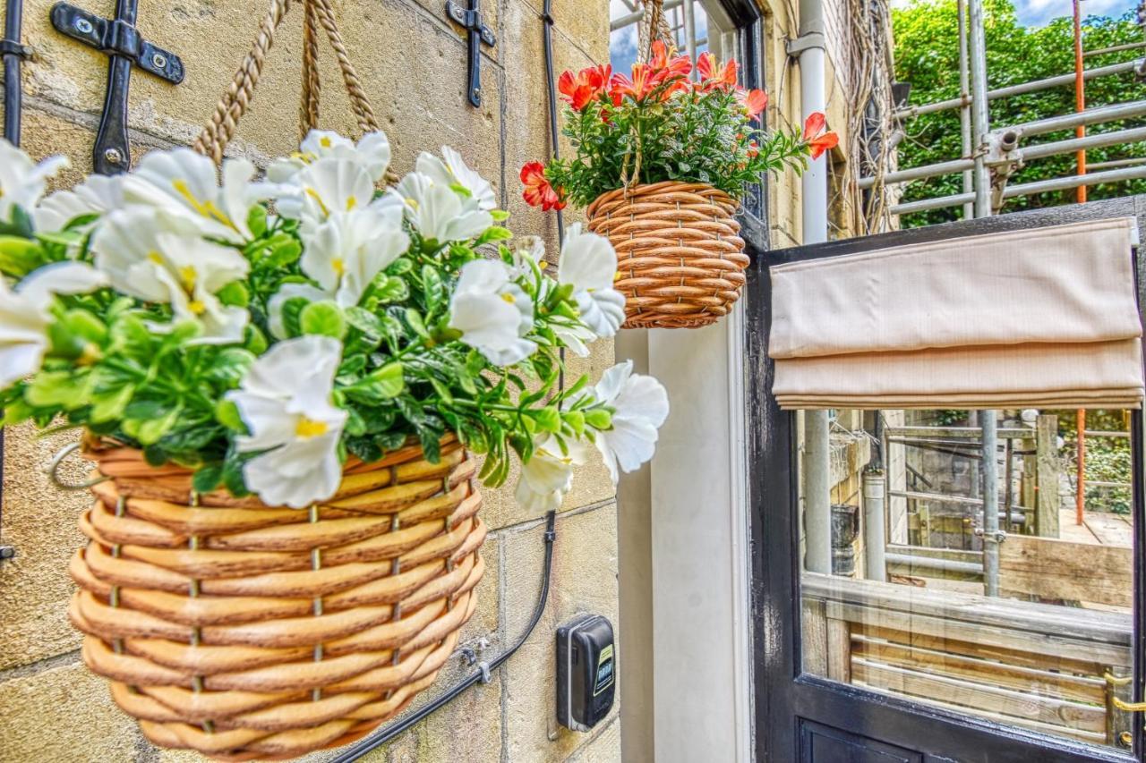 2 Bedroom Apartment In Bath City Centre With Garden & Free Parking エクステリア 写真