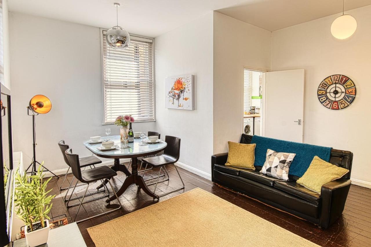 2 Bedroom Apartment In Bath City Centre With Garden & Free Parking エクステリア 写真